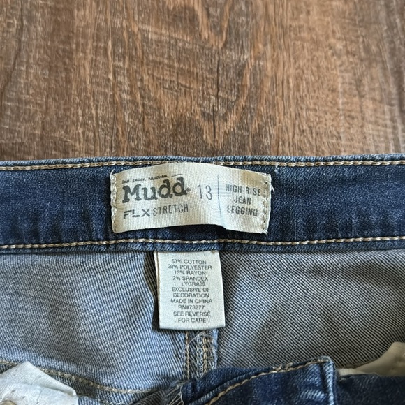 Mudd jeans smoke free, pet friendly home. - Picture 3 of 3